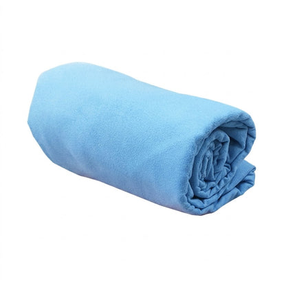 Beach towel that absorbs water and dries quickly